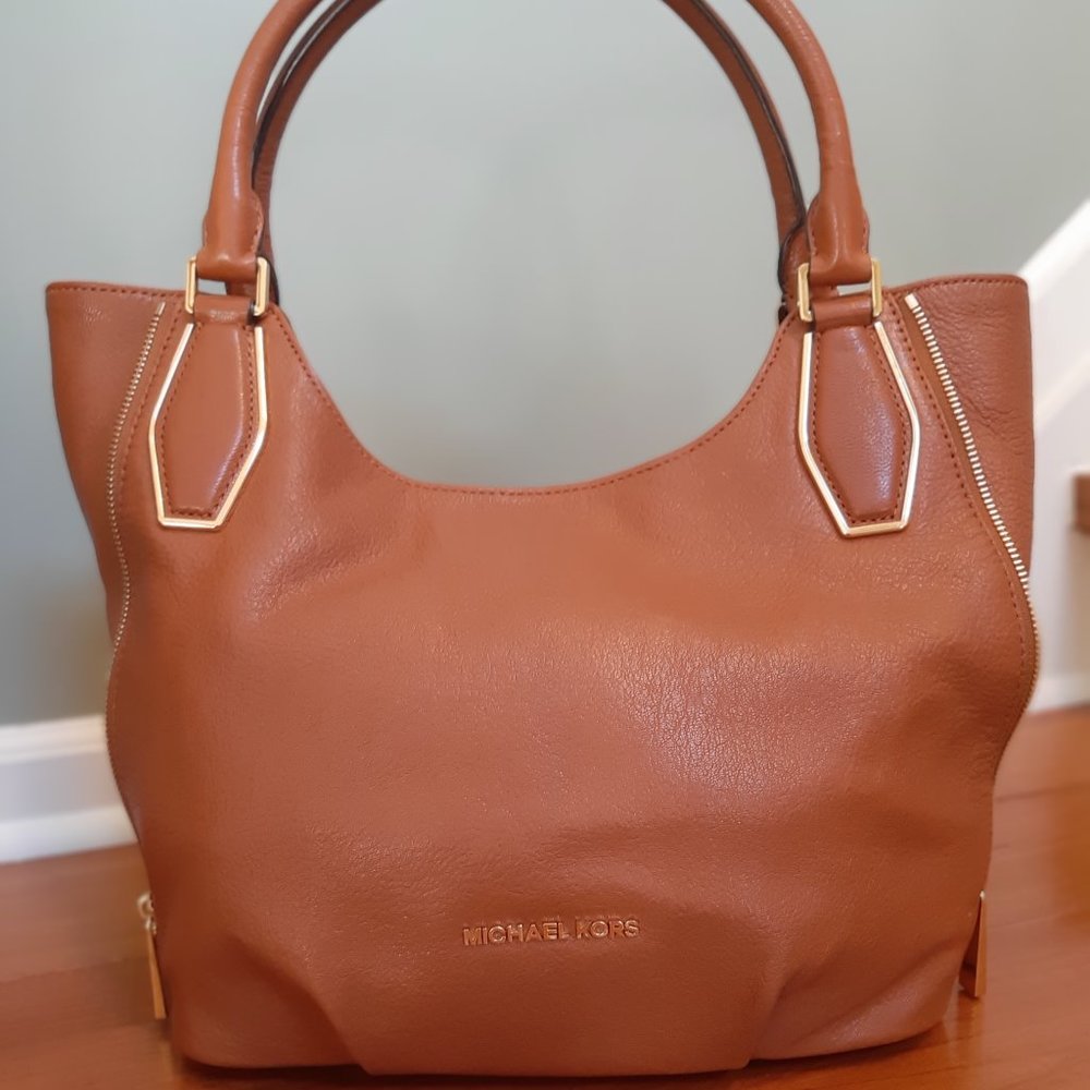 MICHAEL KORS VANESSA MEDIUM SHOULDER LEATHER TOTE
